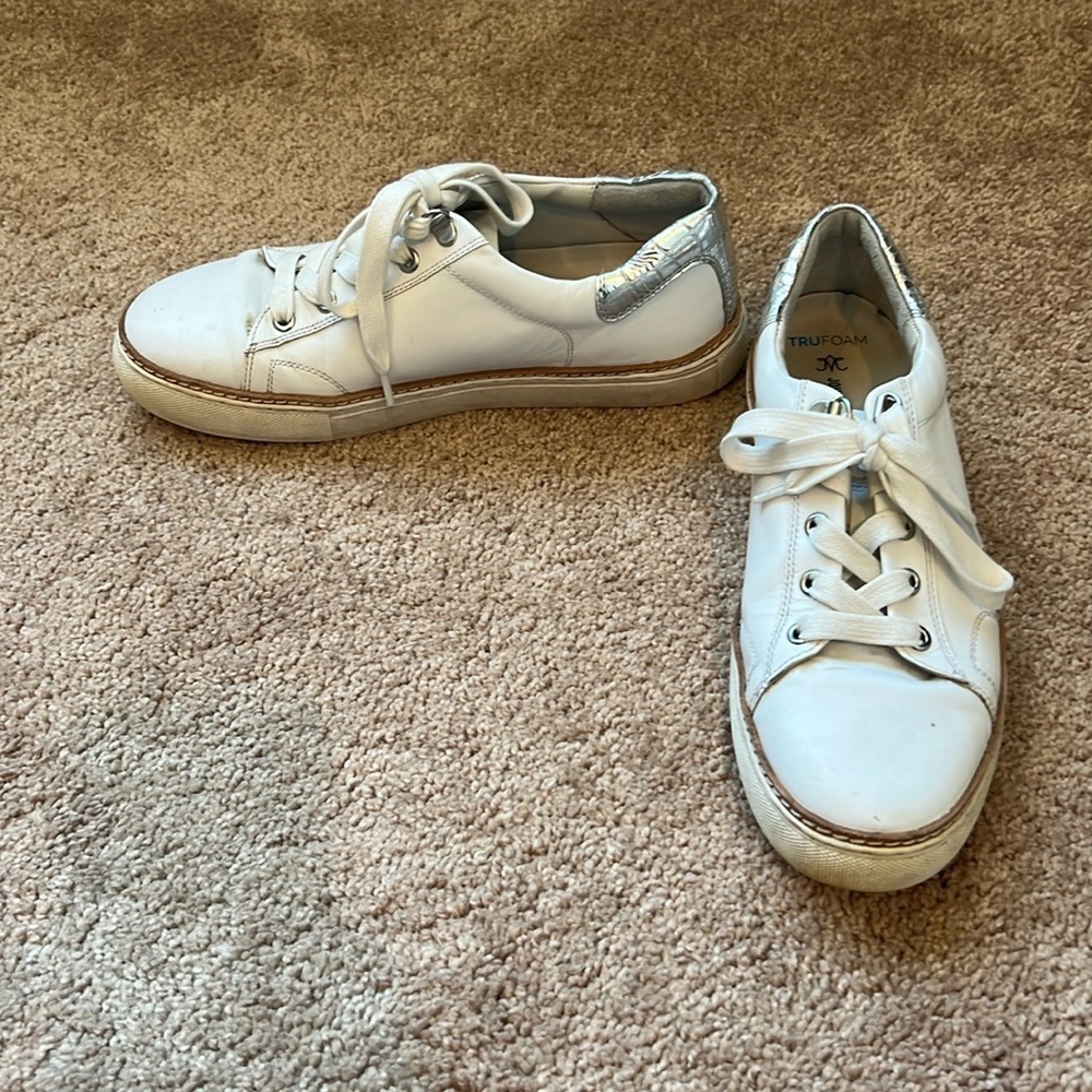 Johnston & Murphy leather sneaker